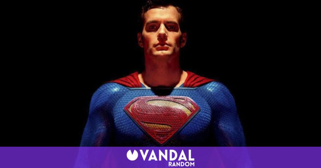 Henry Cavill anuncia su regreso como Superman y muestra su nuevo traje